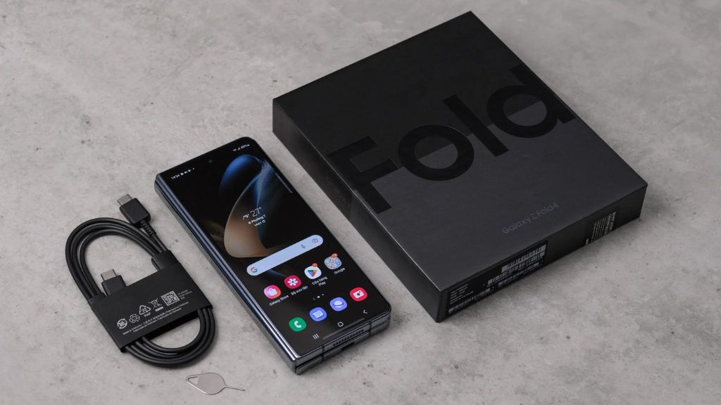 Galaxy Z Fold 4 - bên trong hộp