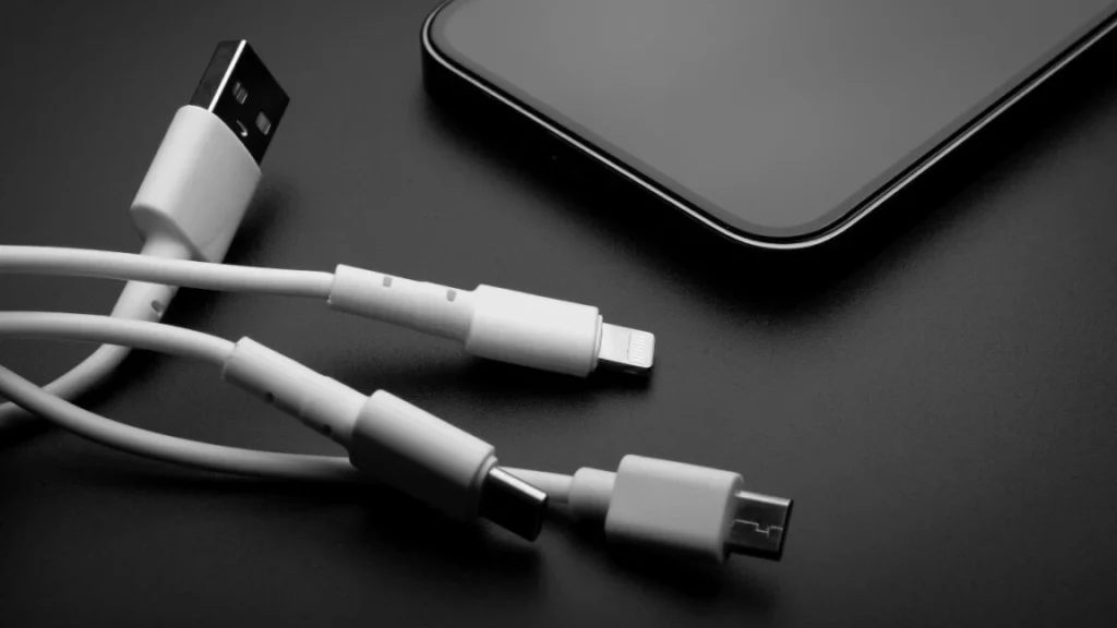 Sử dụng cổng USB Type C cho iPhone 15