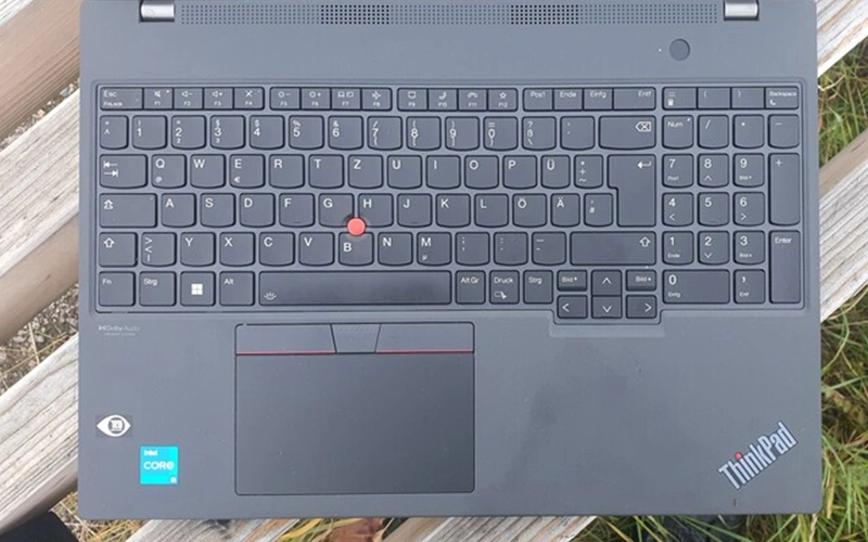 ThinkPad T16 có bàn phím số