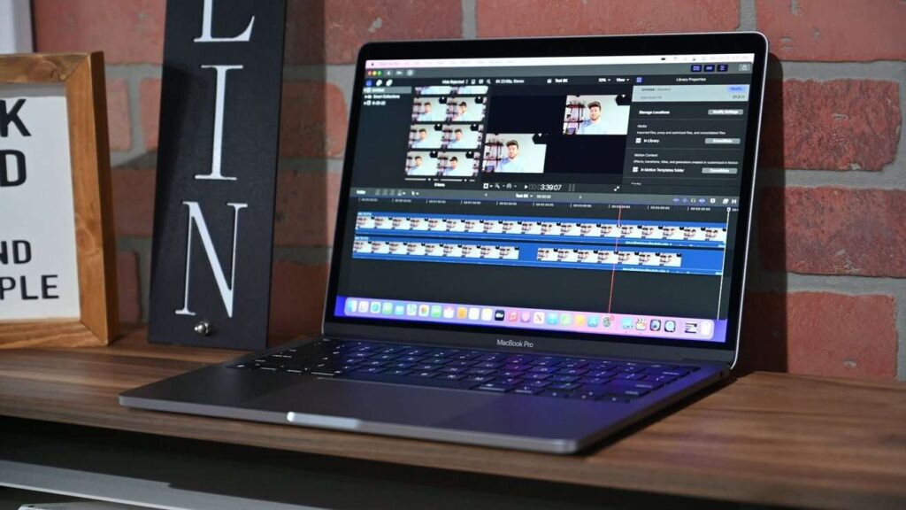 Macbook Pro M2 lại có đường viền dày hơn
