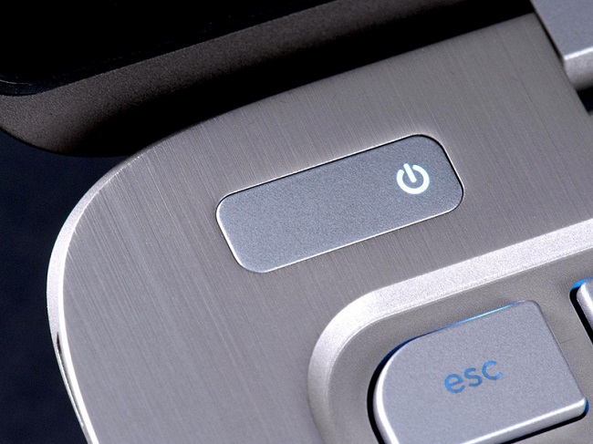 Nhấn giữ nút nguồn trong khoảng 15 giây