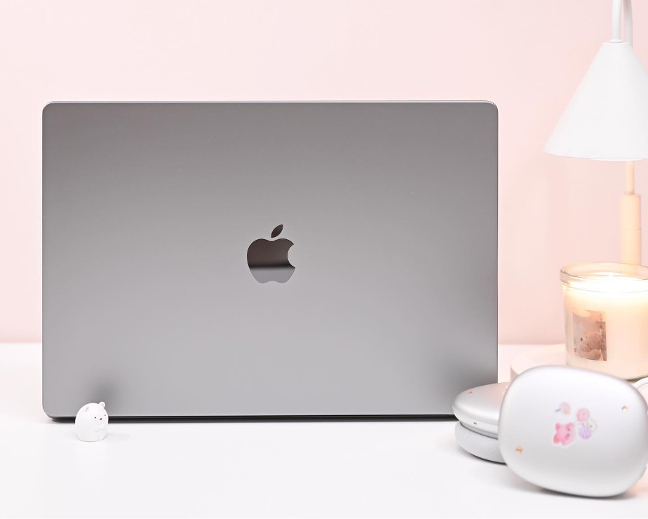 macbook pro m2 màu xám không gian