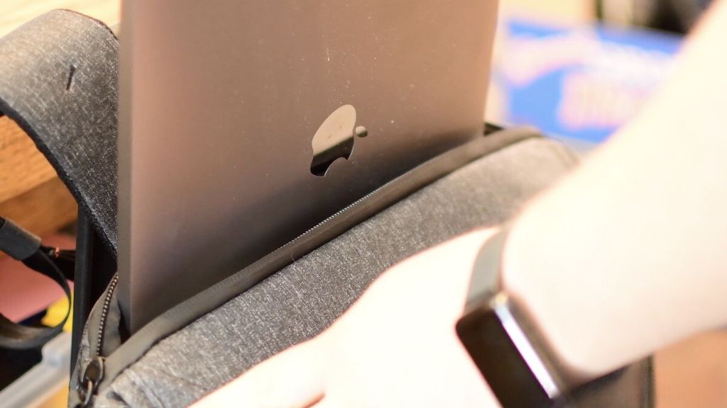 macbook pro 2018 nhỏ gọn