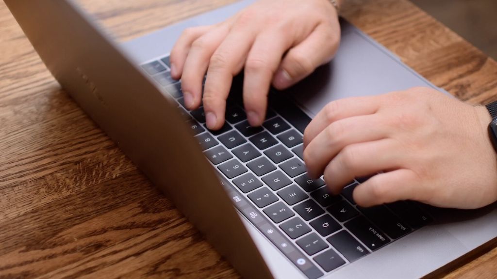 bàn phím macbook pro 2018