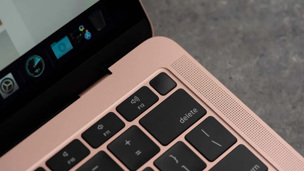macbook air đầu tiên có touch id