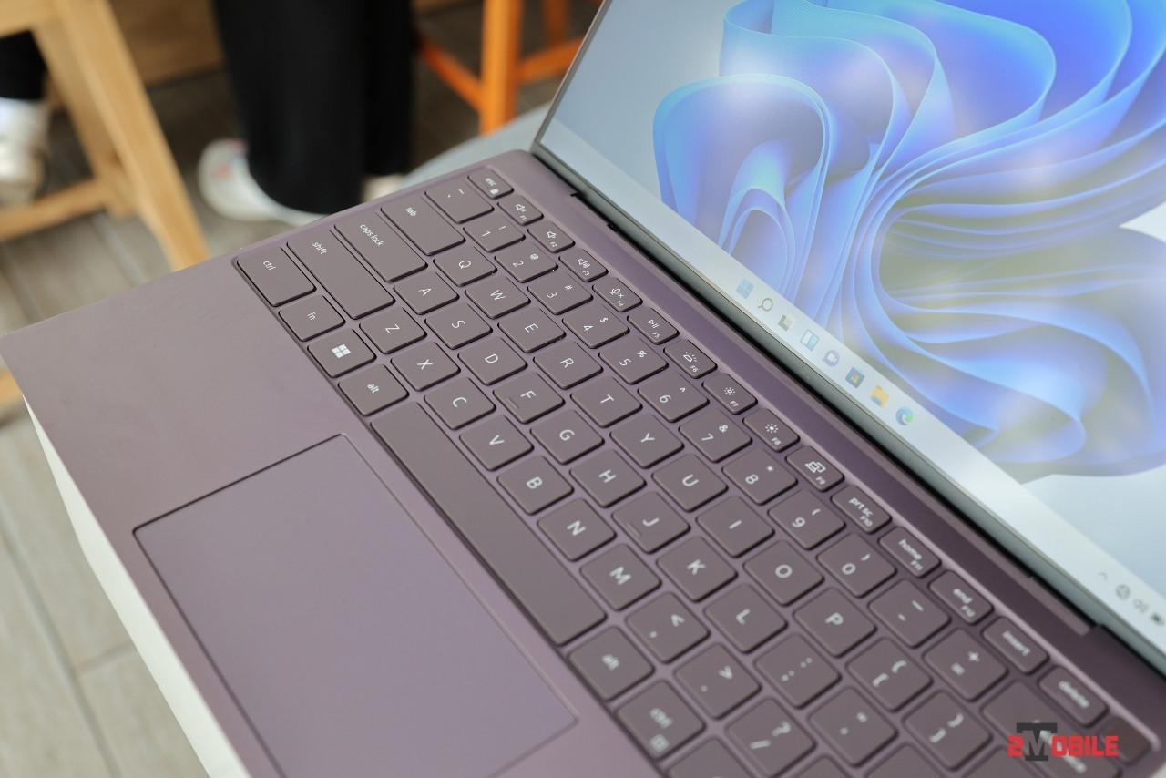 Dell XPS 9315 2022 trackpad rộng rãi