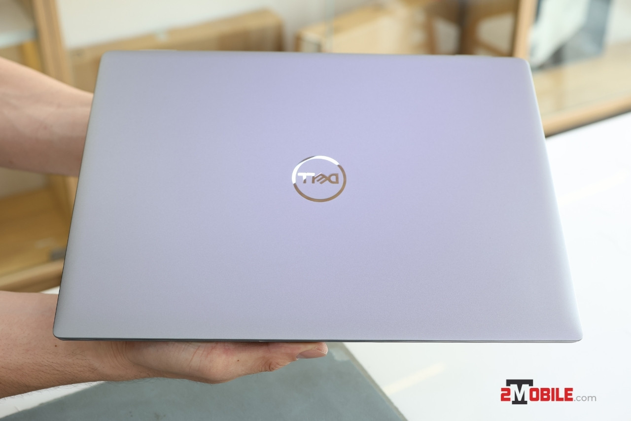 Thiết kế mặt trên Dell Latitude 7440