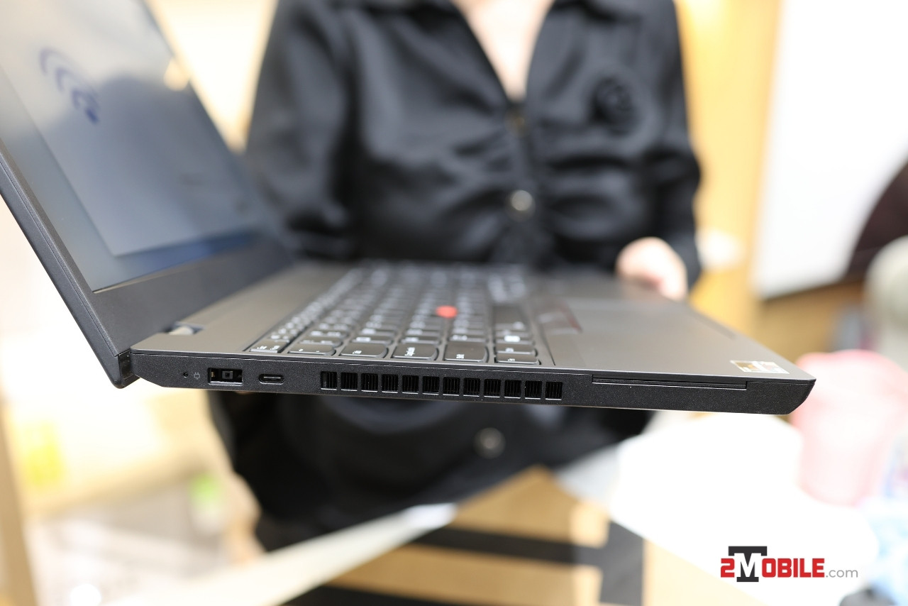 Cổng kết nối trái ThinkPad P15V Gen 3