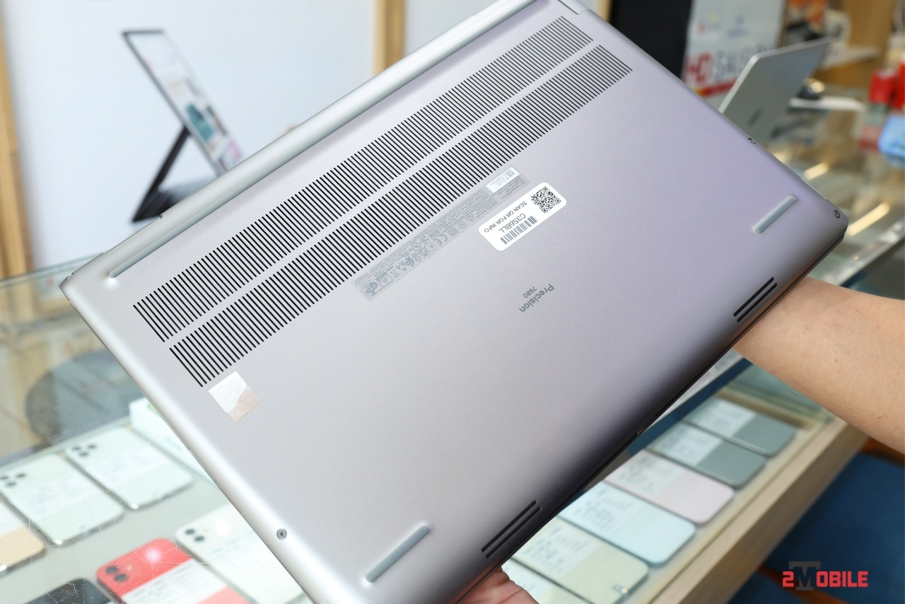 thiết kế tản nhiệt cửa laptop Dell Precision 7680