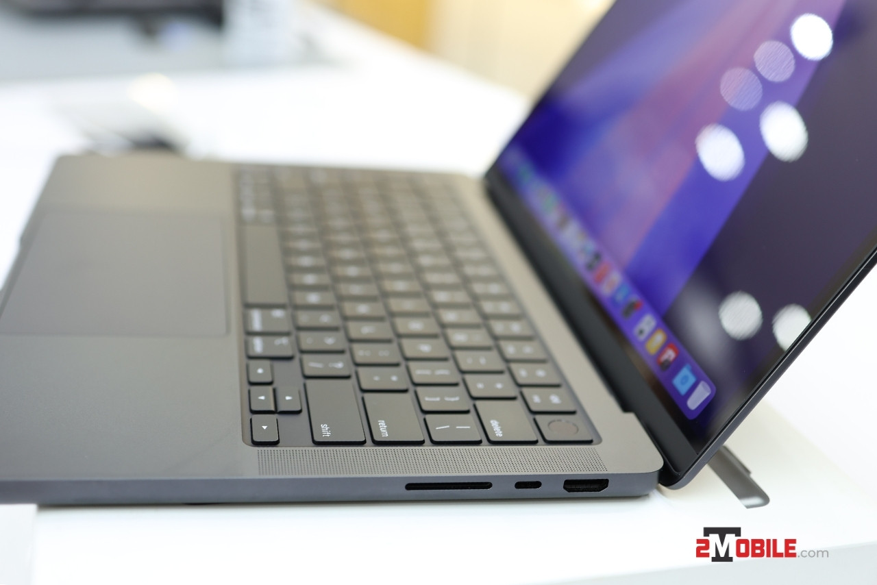 Cổng kết nối phải MacBook Pro M3 14 inch