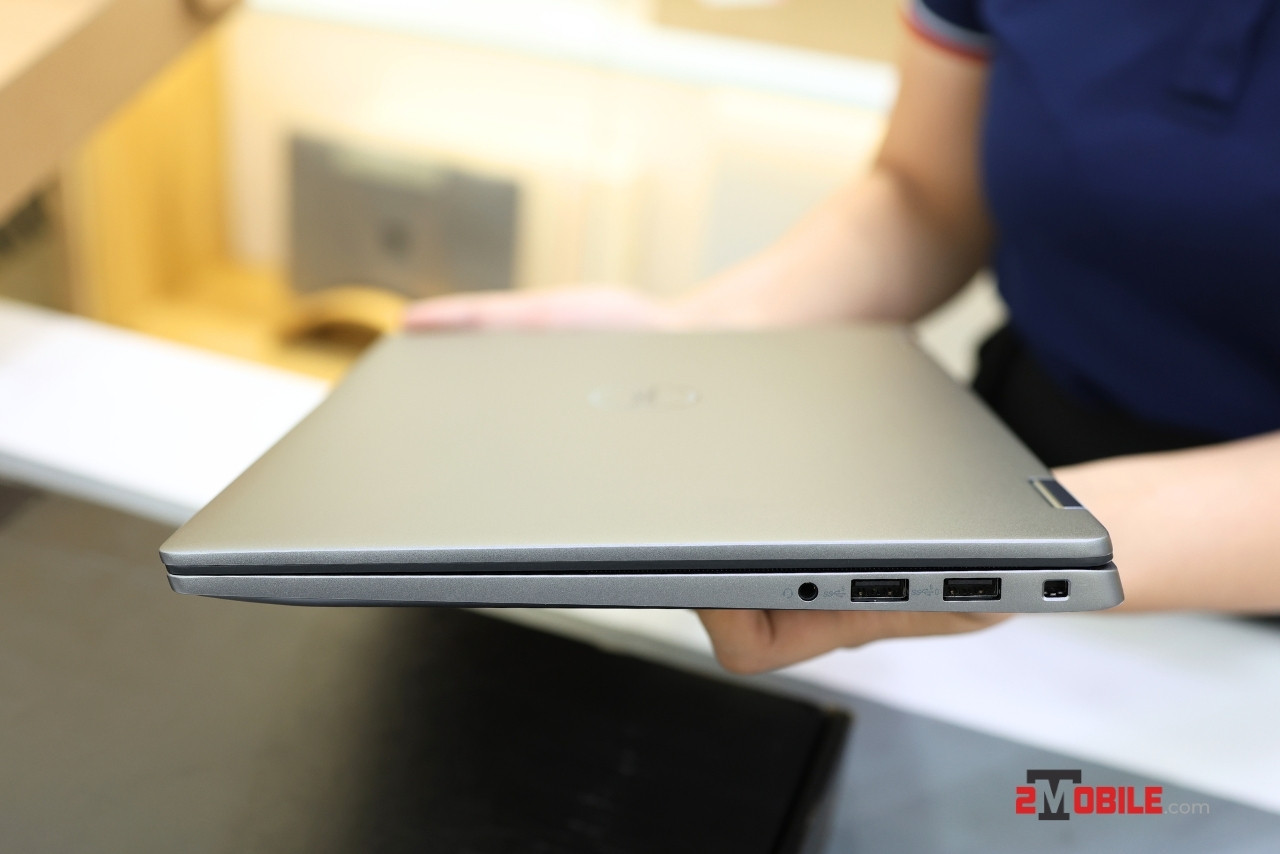 cổng kết nối phải Dell Latitude 7440 2-in-1 2023