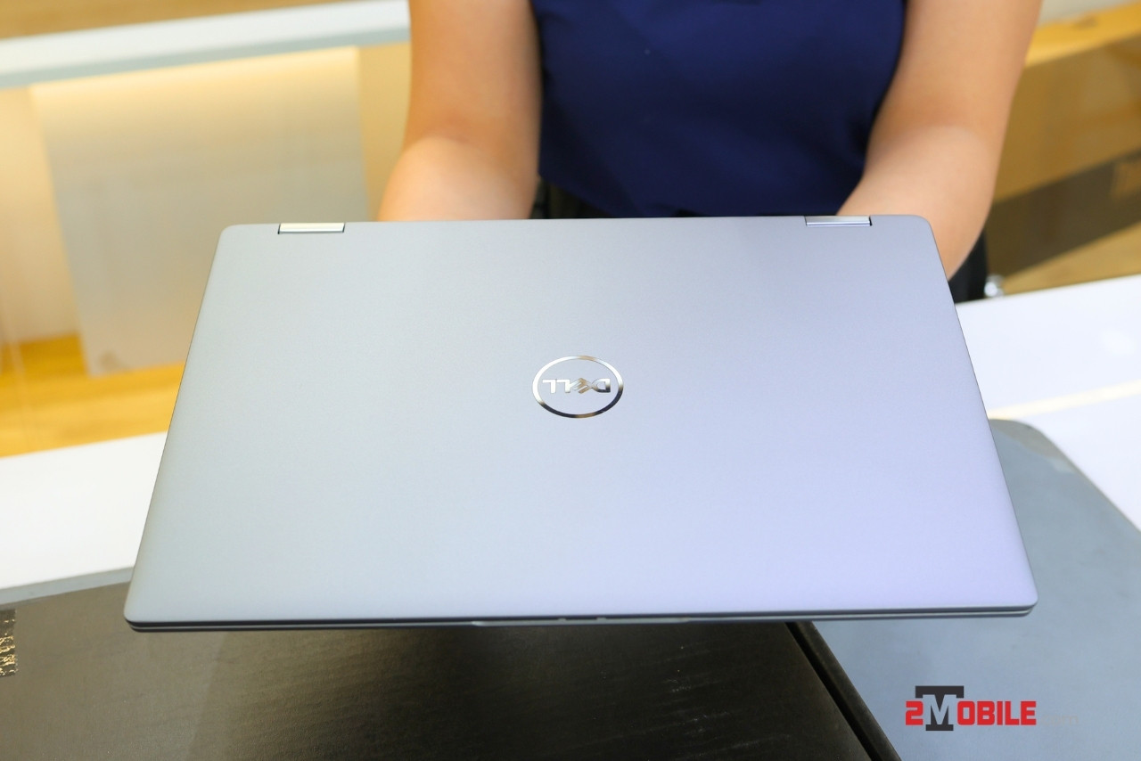 mặt trên Dell Latitude 7440 2-in-1 2023