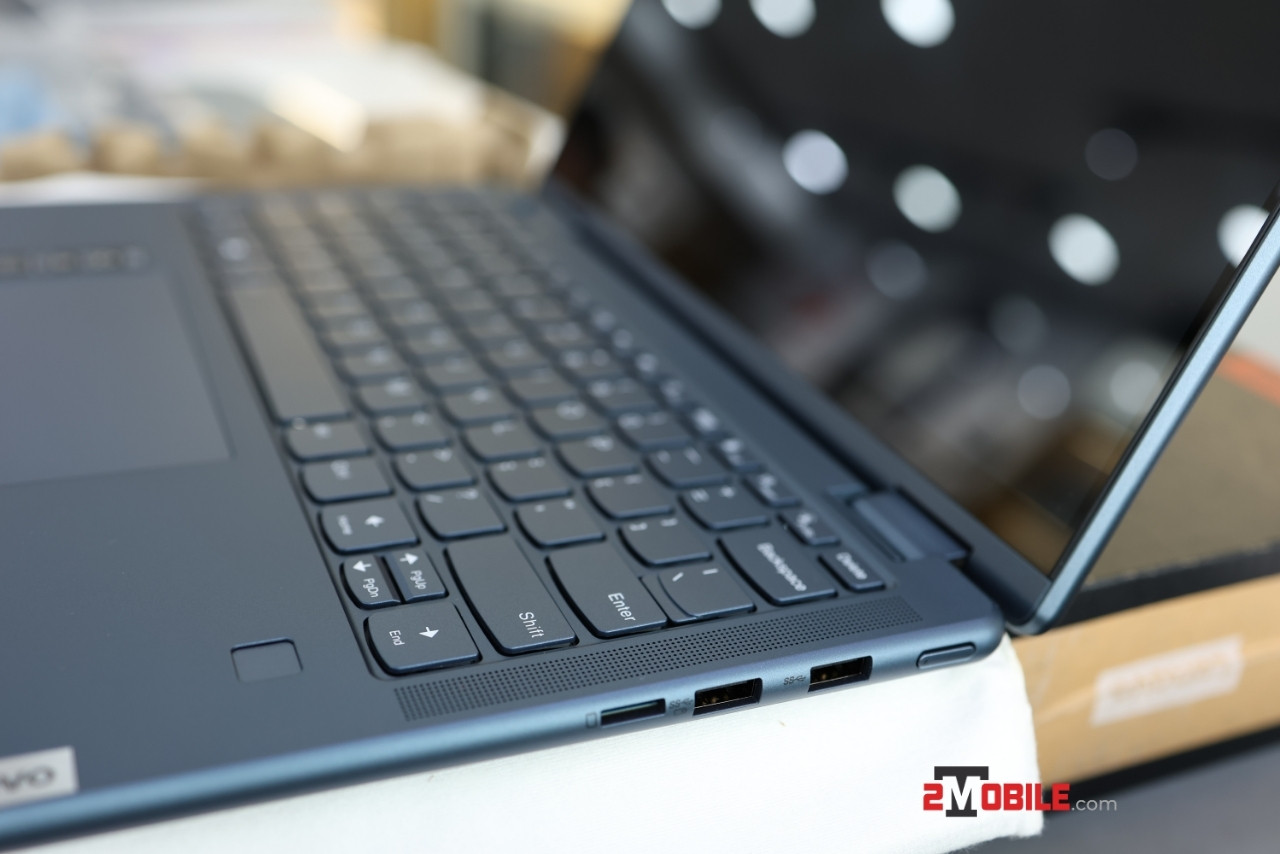 Cổng kết nối bên phải của Lenovo Yoga 6 2-in-1 13ABR8 (2023)