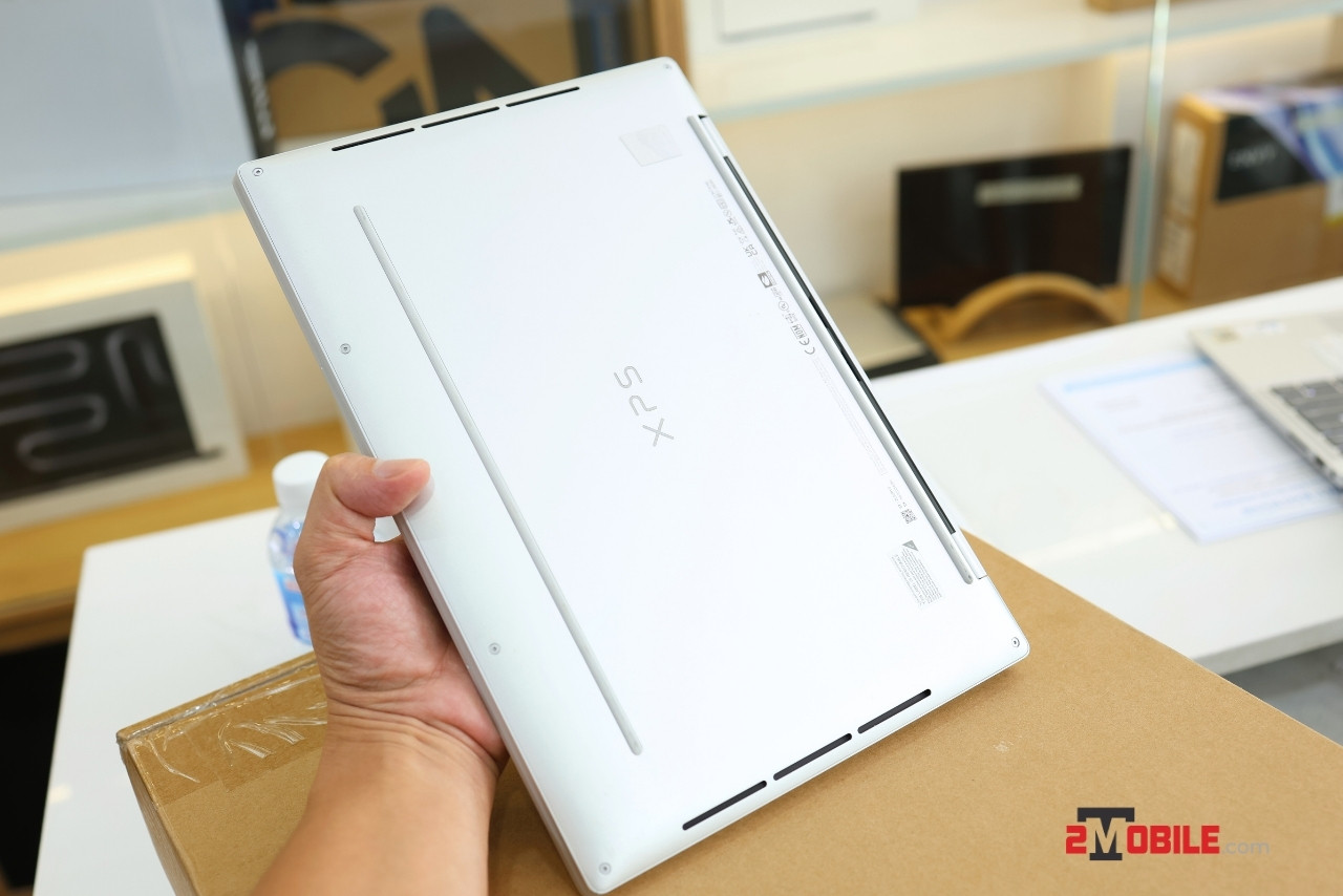 xps-13-plus-9320-2023-white-bottom-cover
