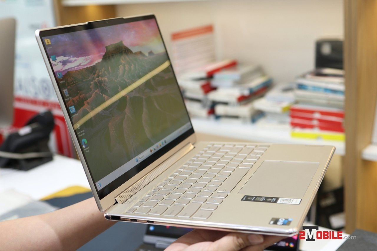 Cổng kết nối trái Yoga 9i Gen 8