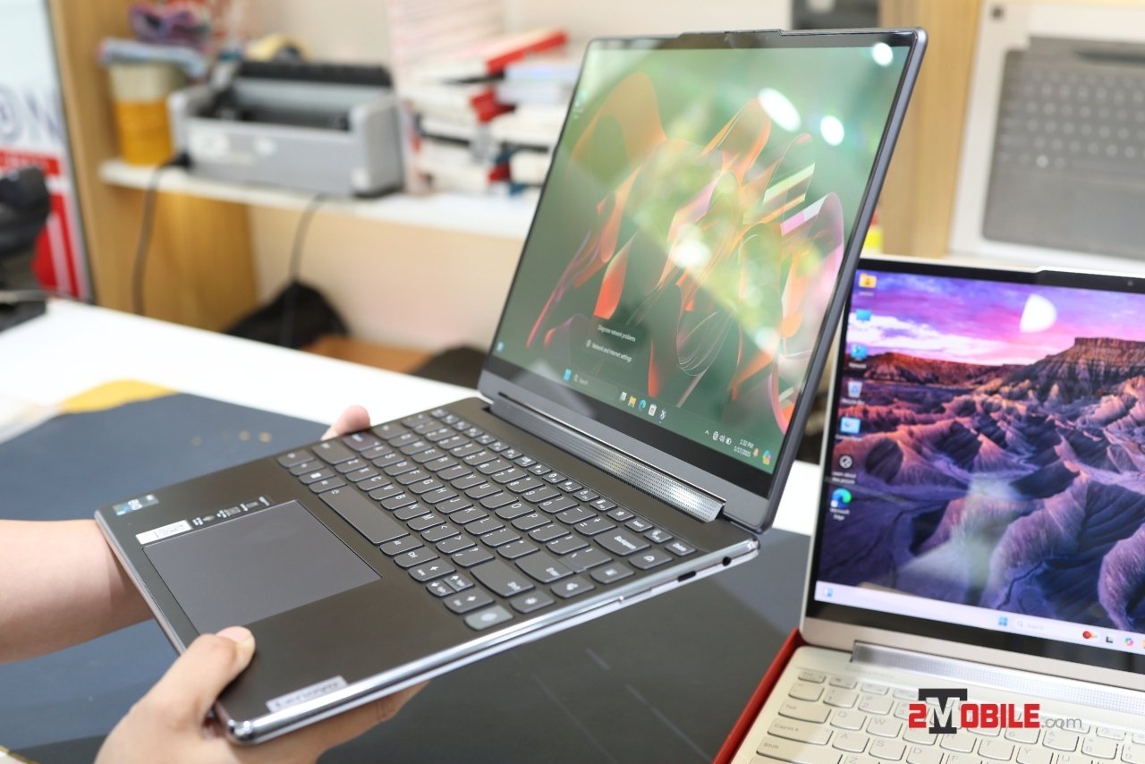 Cổng kết nối phải Yoga 9i Gen 8