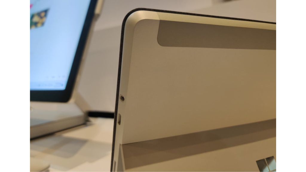 Surface Go 4 - cổng kết nối