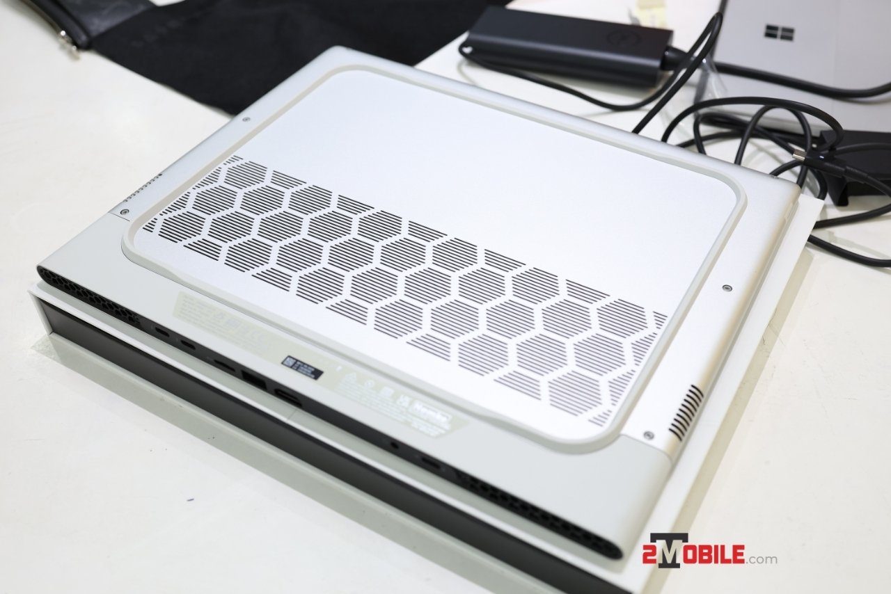 Mặt lưng Alienware X14 R2 (2023) 