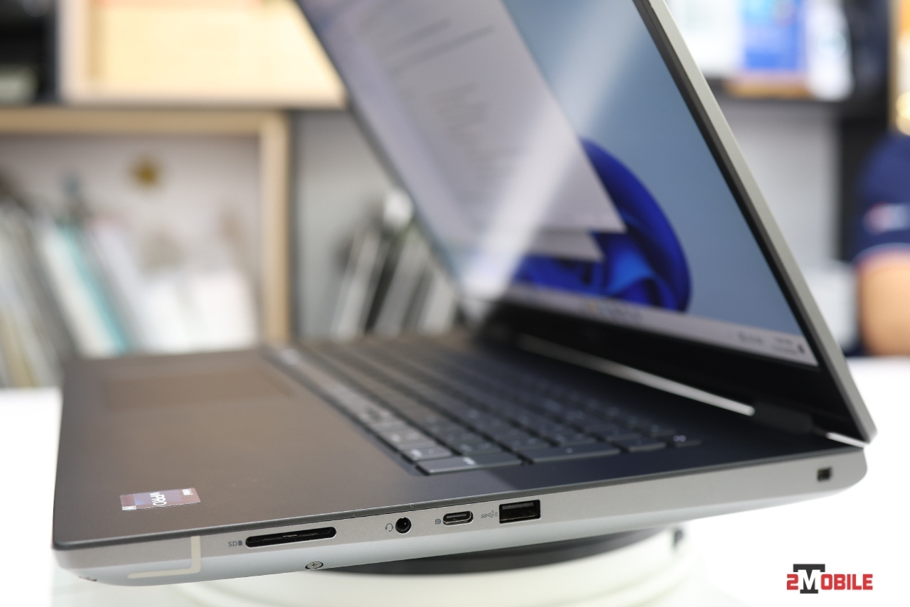 cổng kết nối bên phải