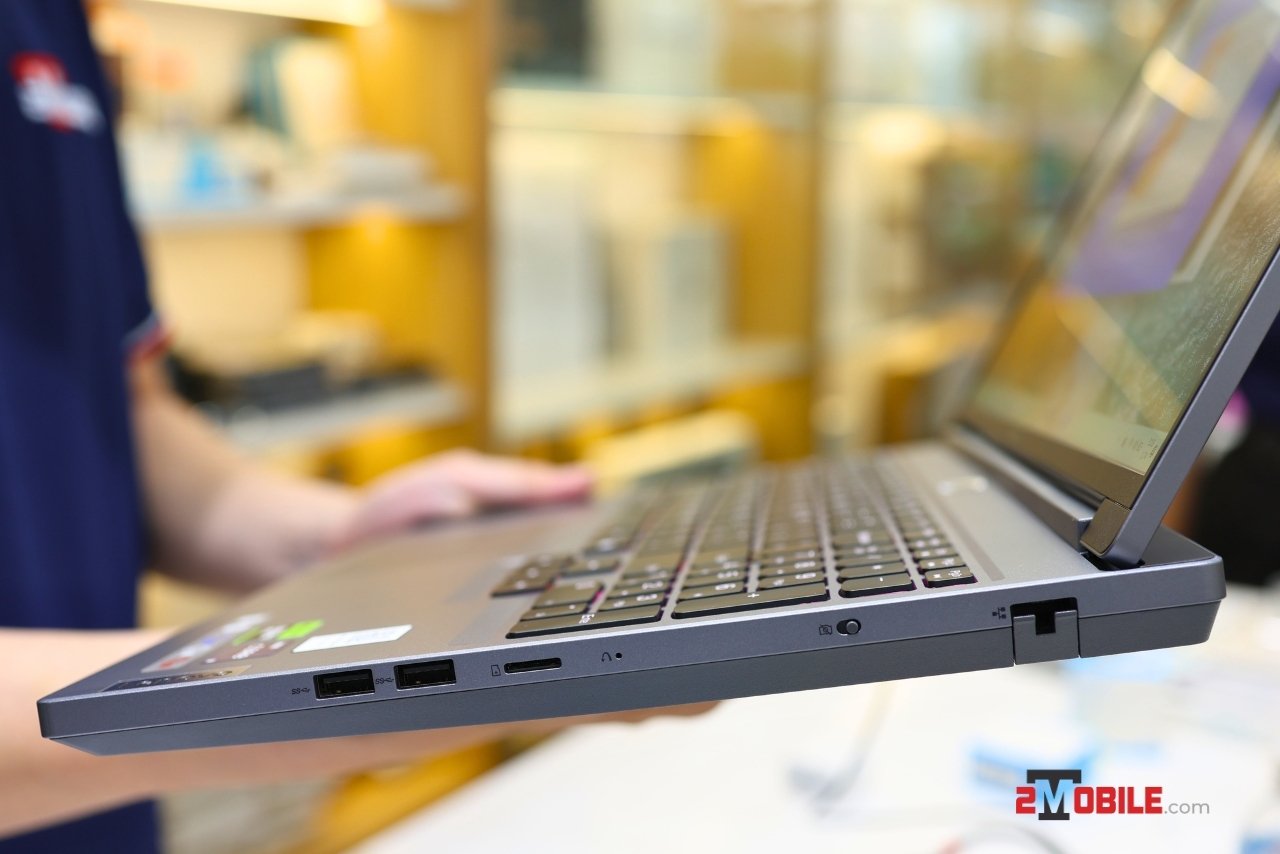 cổng kết nối phải Lenovo Legion 5 2024