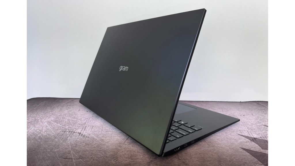 Thiết kế của LG Gram 17 inch 2023