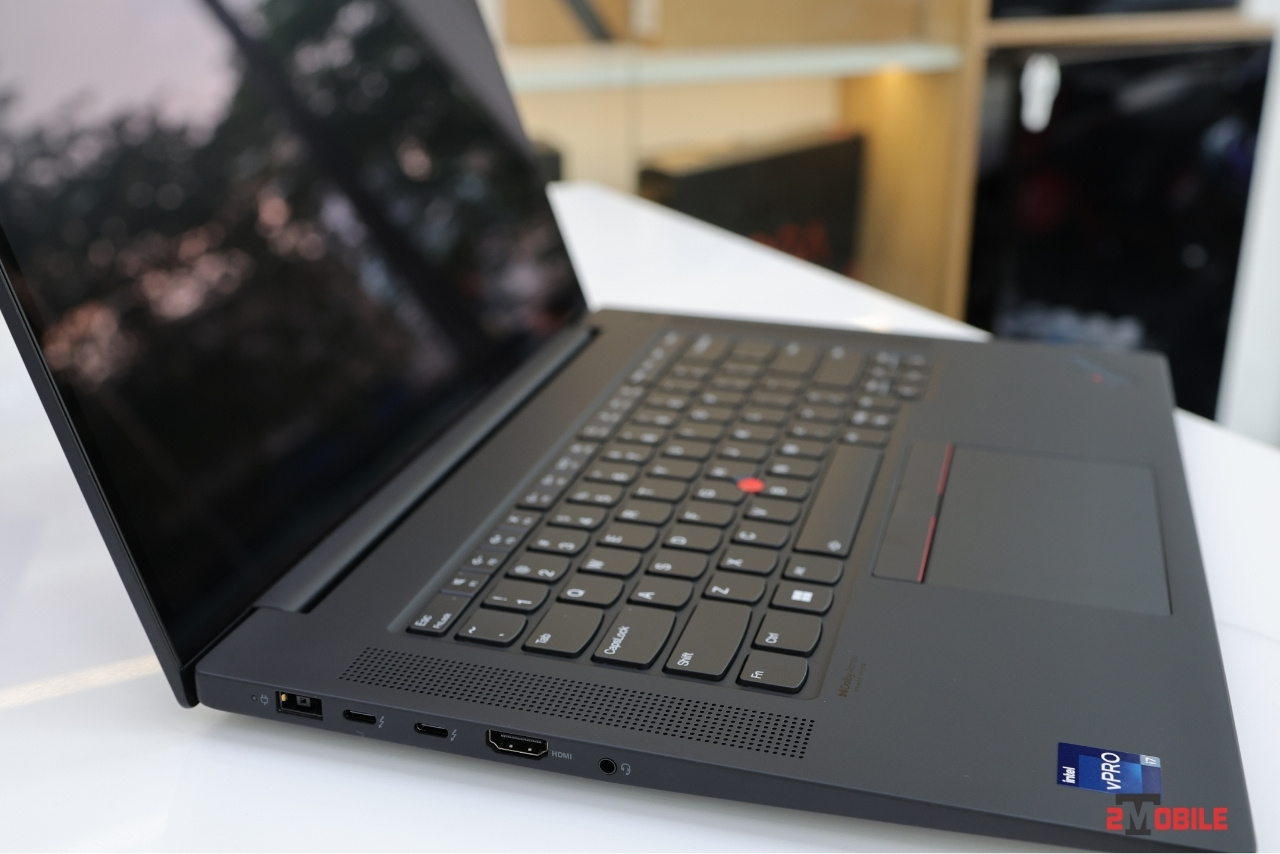 Cổng kết nối trái của Lenovo ThinkPad P1 Gen 5