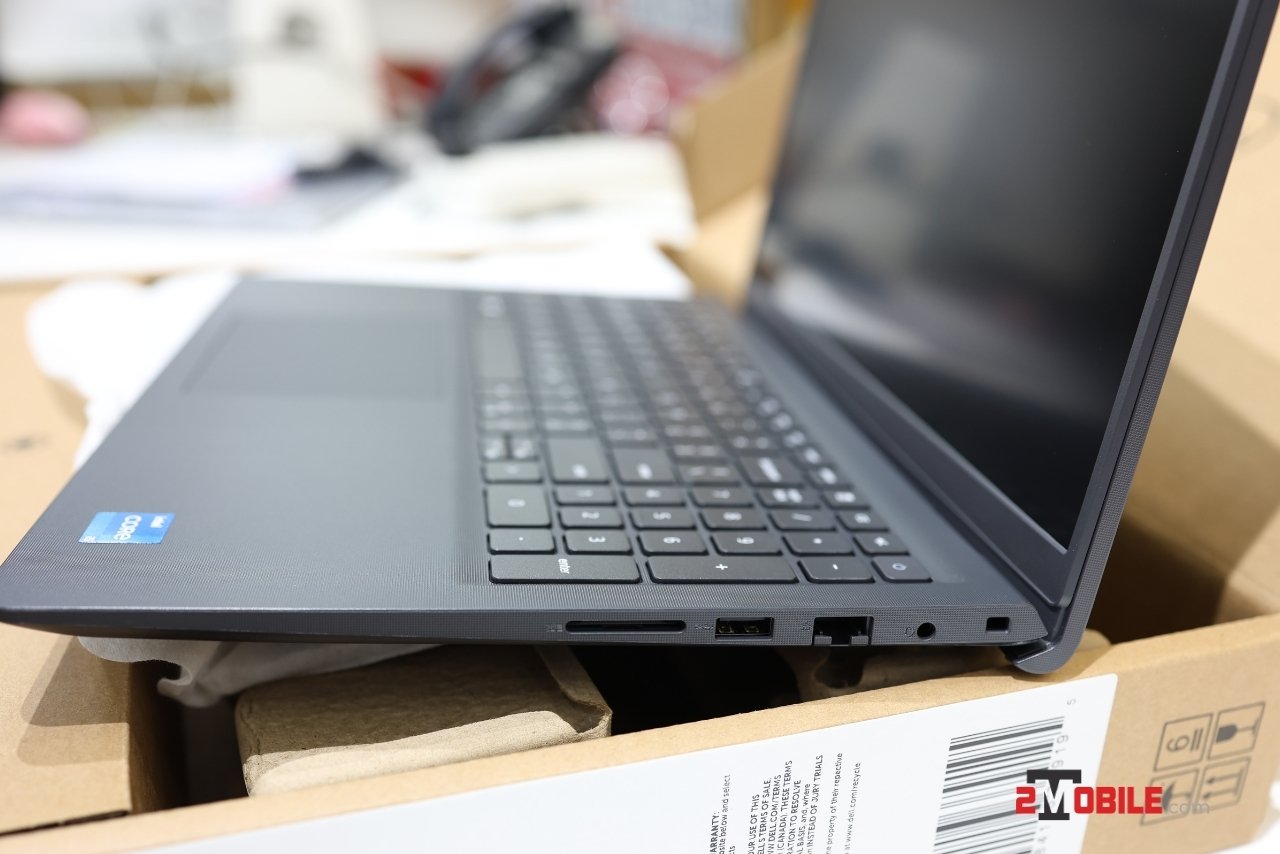 Cổng kết nối phải Dell Vostro 15 3530