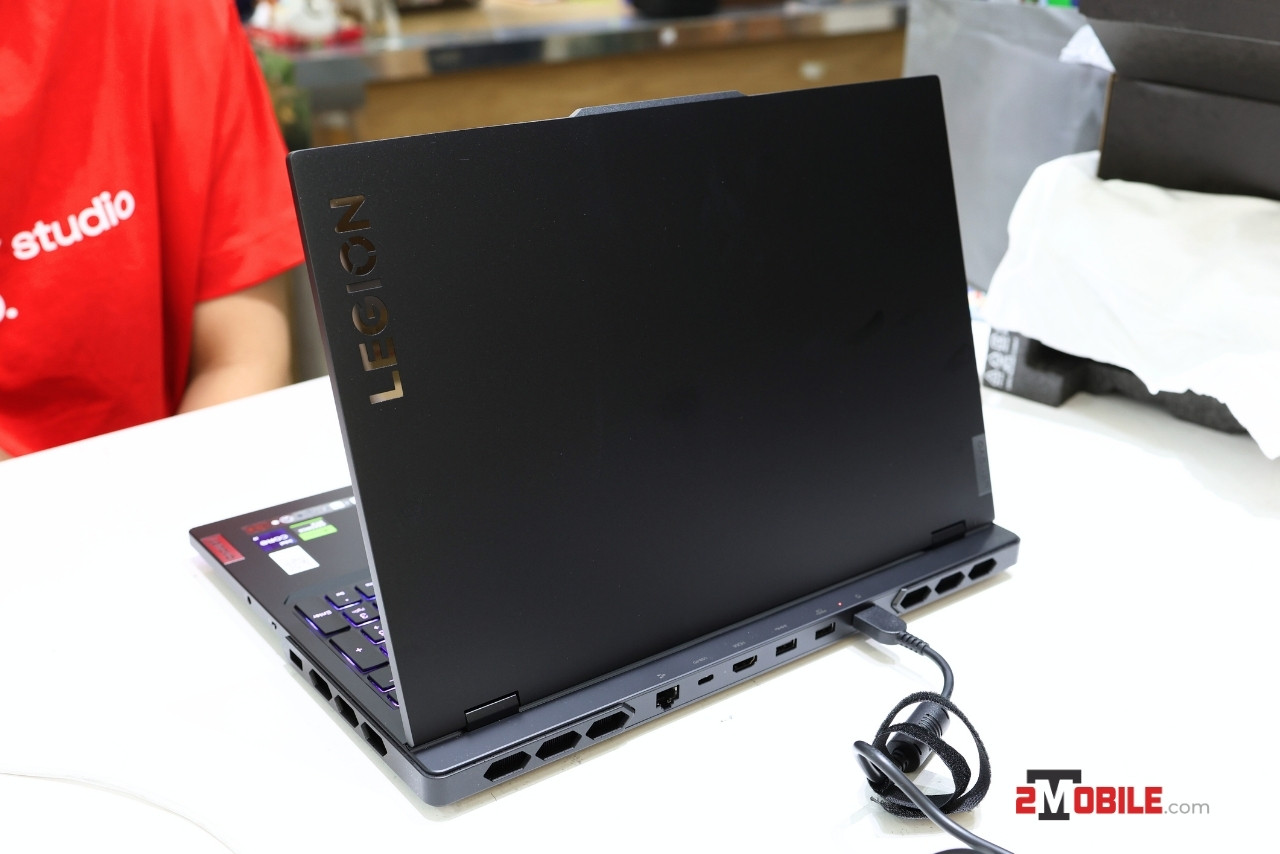 Thiết kế của Legion Pro 7i 2024