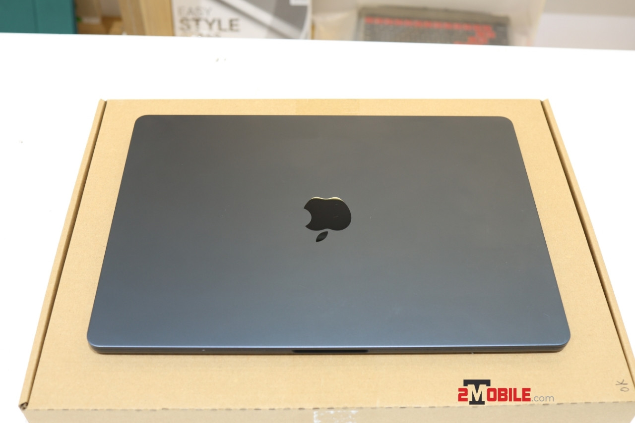 Thiết kế ngang MacBook Air 15-inch M3 (2024)