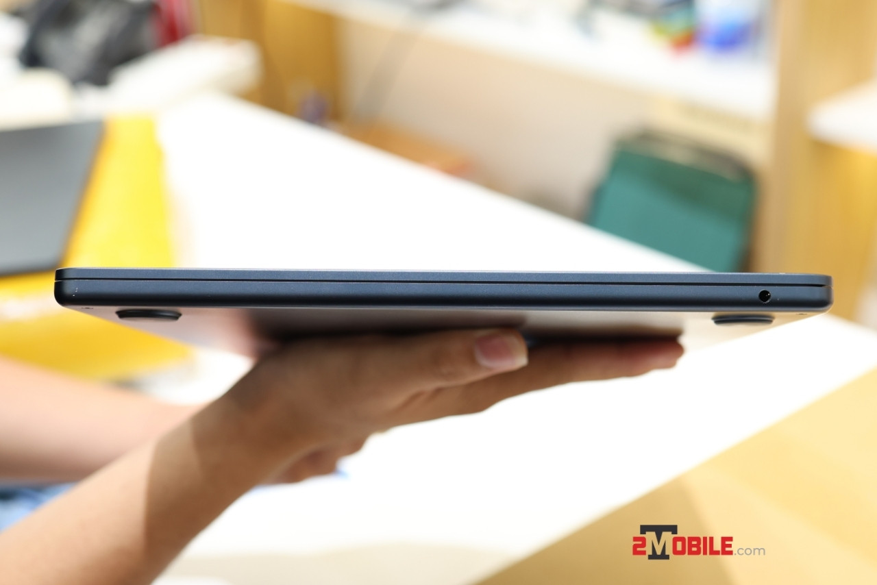 Cổng kết nối bên phải MacBook Air 15-inch M3 (2024)