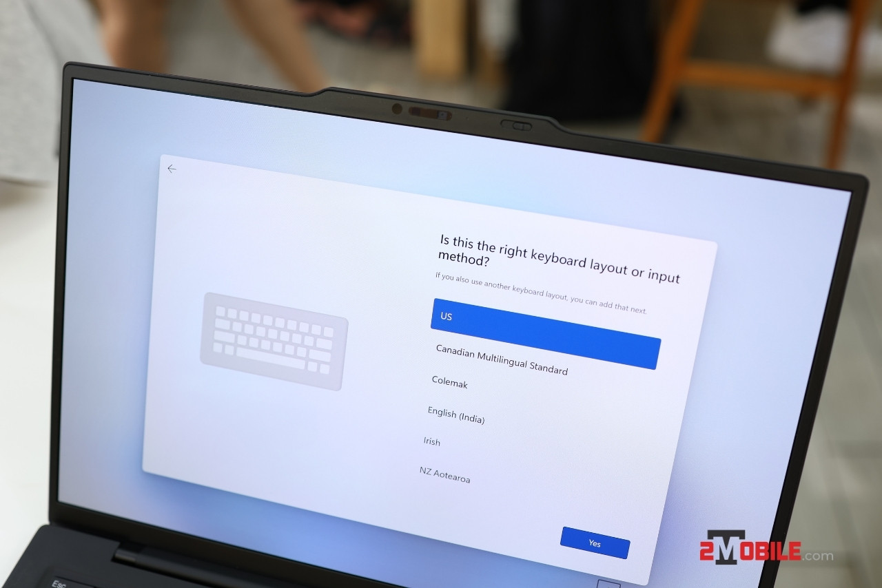 ThinkPad X1 Carbon Gen 12 màn hình OLED