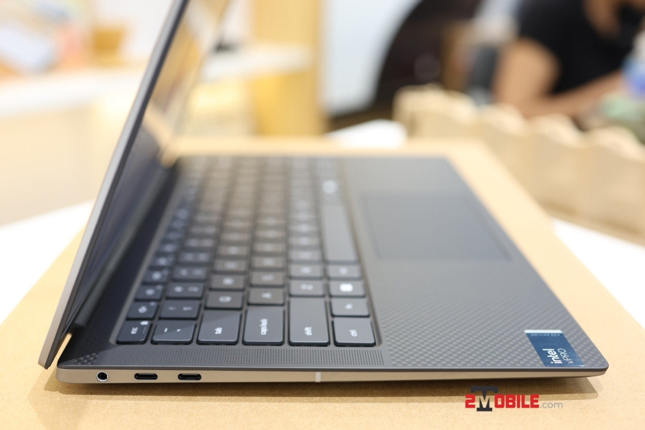 Cổng kết nối bên phải Dell Precision 14 5490 2024