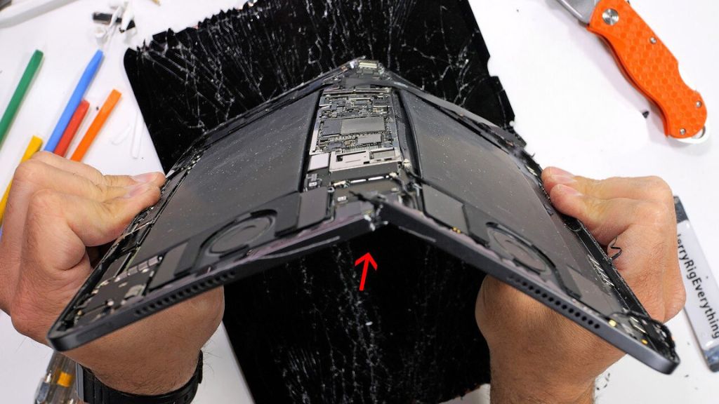 điểm nứt gãy khi kiểm tra độ bền iPad Pro M4