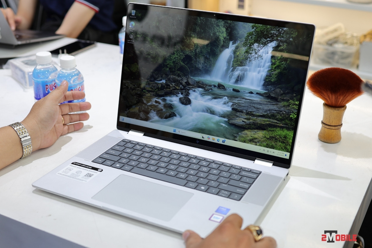 Laptop HP Envy x360 2 in 1 16 inch 2024 màn hình sắc nét