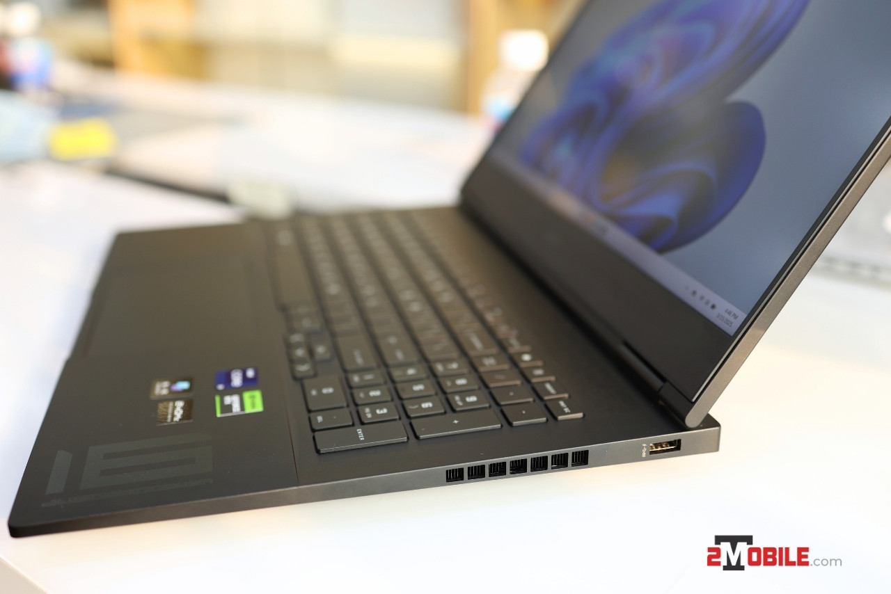 Cổng kết nối bên phải HP Omen 16 2023