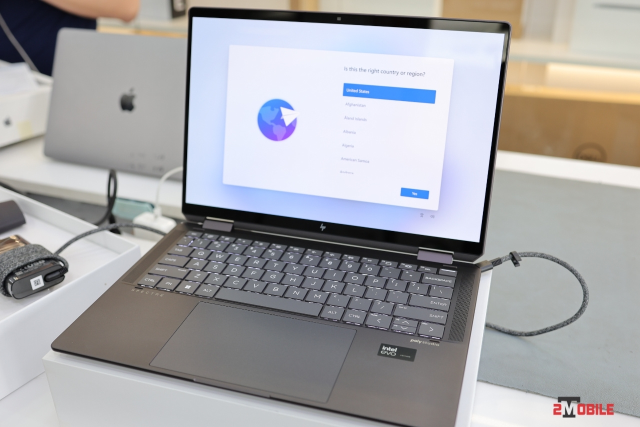 HP Spectre x360 14 2024 màn hình OLED 2.8K