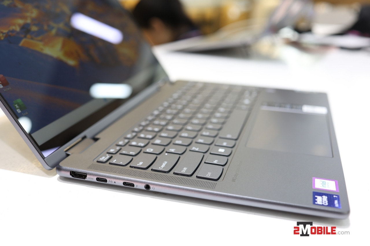 Lenovo Yoga 7 2-in-1 2024 kết nối bên trái