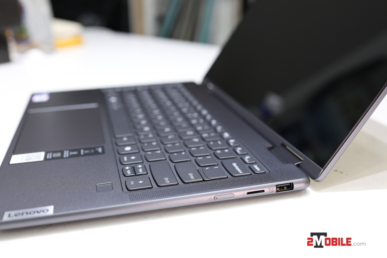 kết nối phải Lenovo Yoga 7 2-in-1 2024