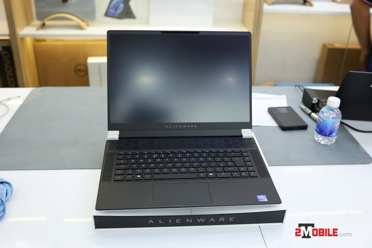 Dell Alienware X16 R2 màn hình chống chói