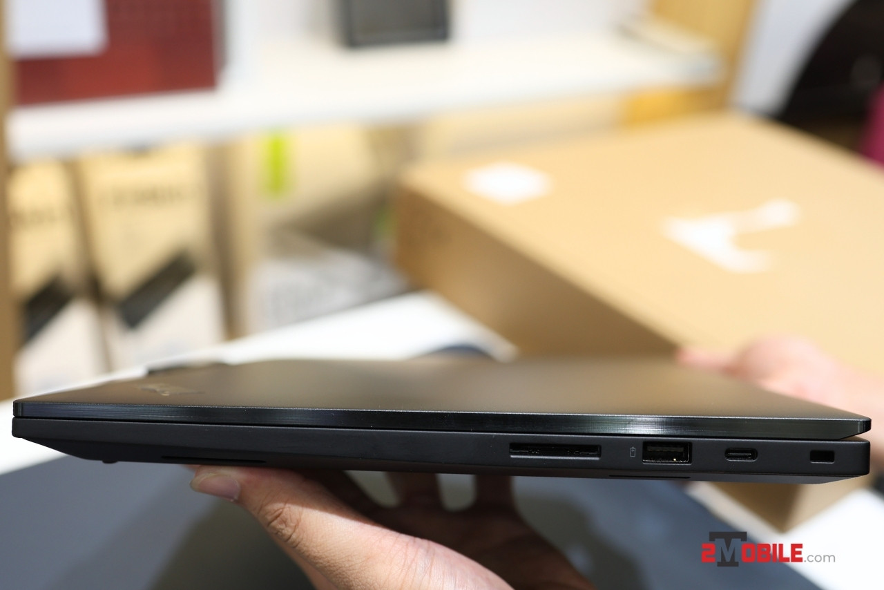Cổng kết nối phải của ThinkPad P1 Gen 7