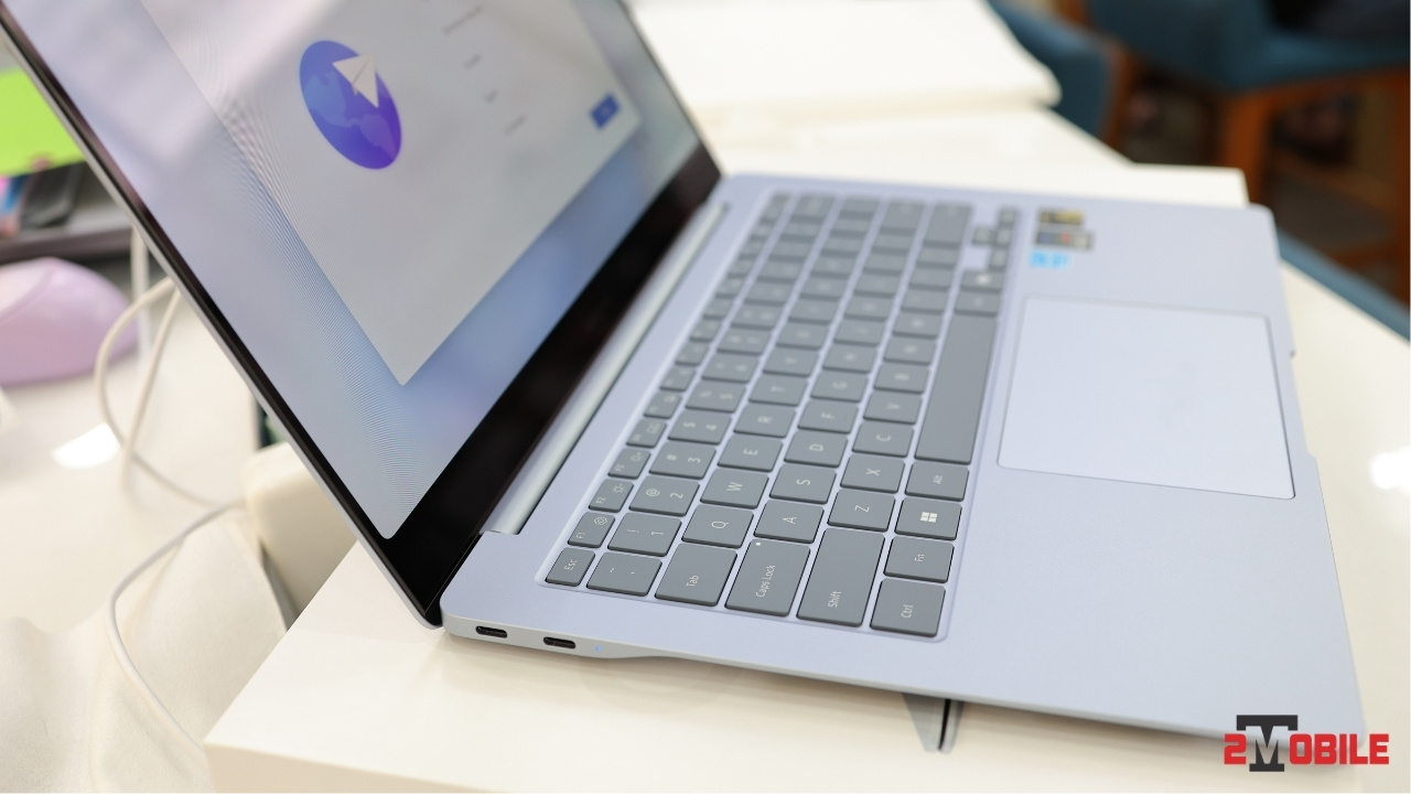 Cổng kết nối bên trái Samsung Galaxy Book4 Edge 2024