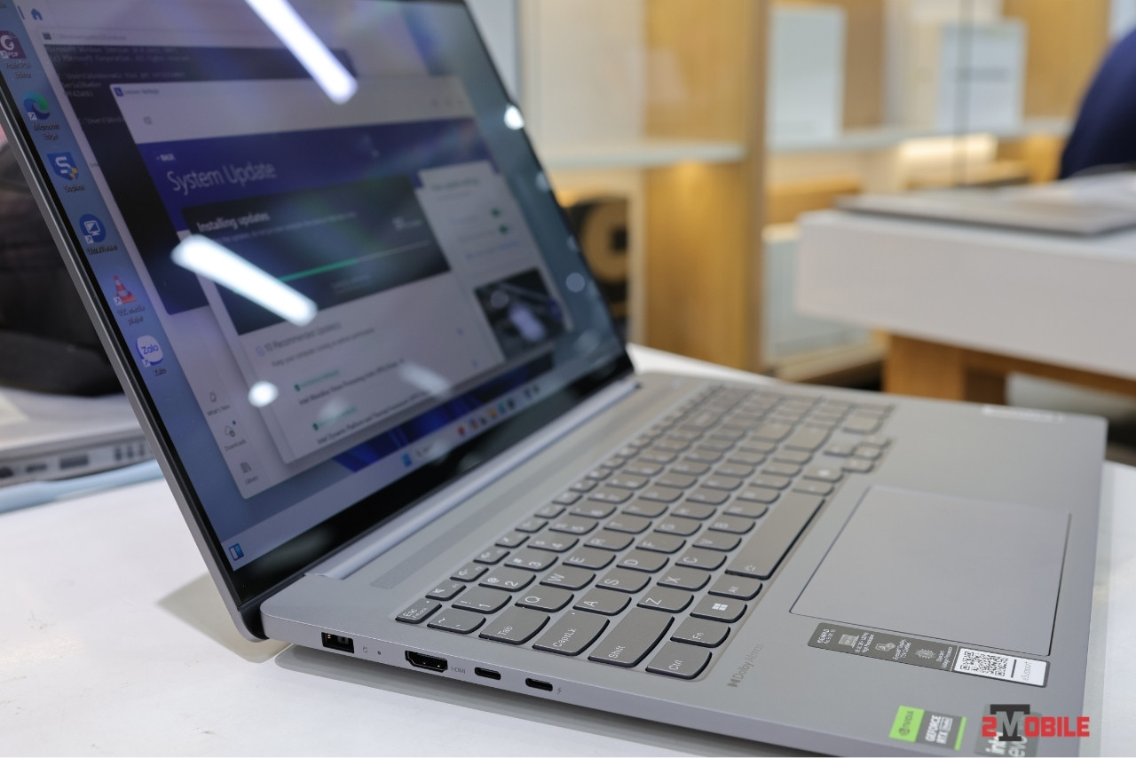 cổng kết nối trái  Lenovo IdeaPad Pro 5 2024