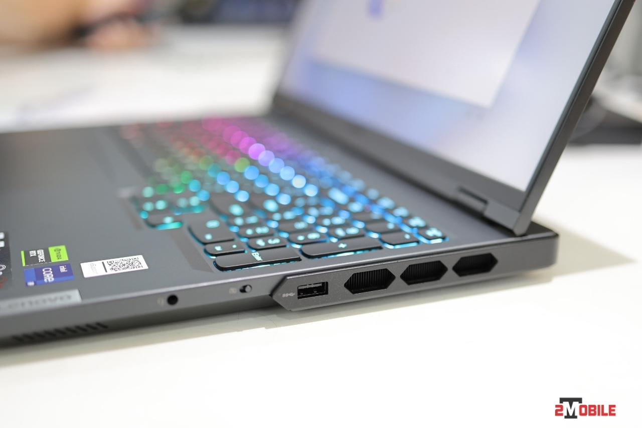 Khe tản nhiệt Legion Pro 7i 2023