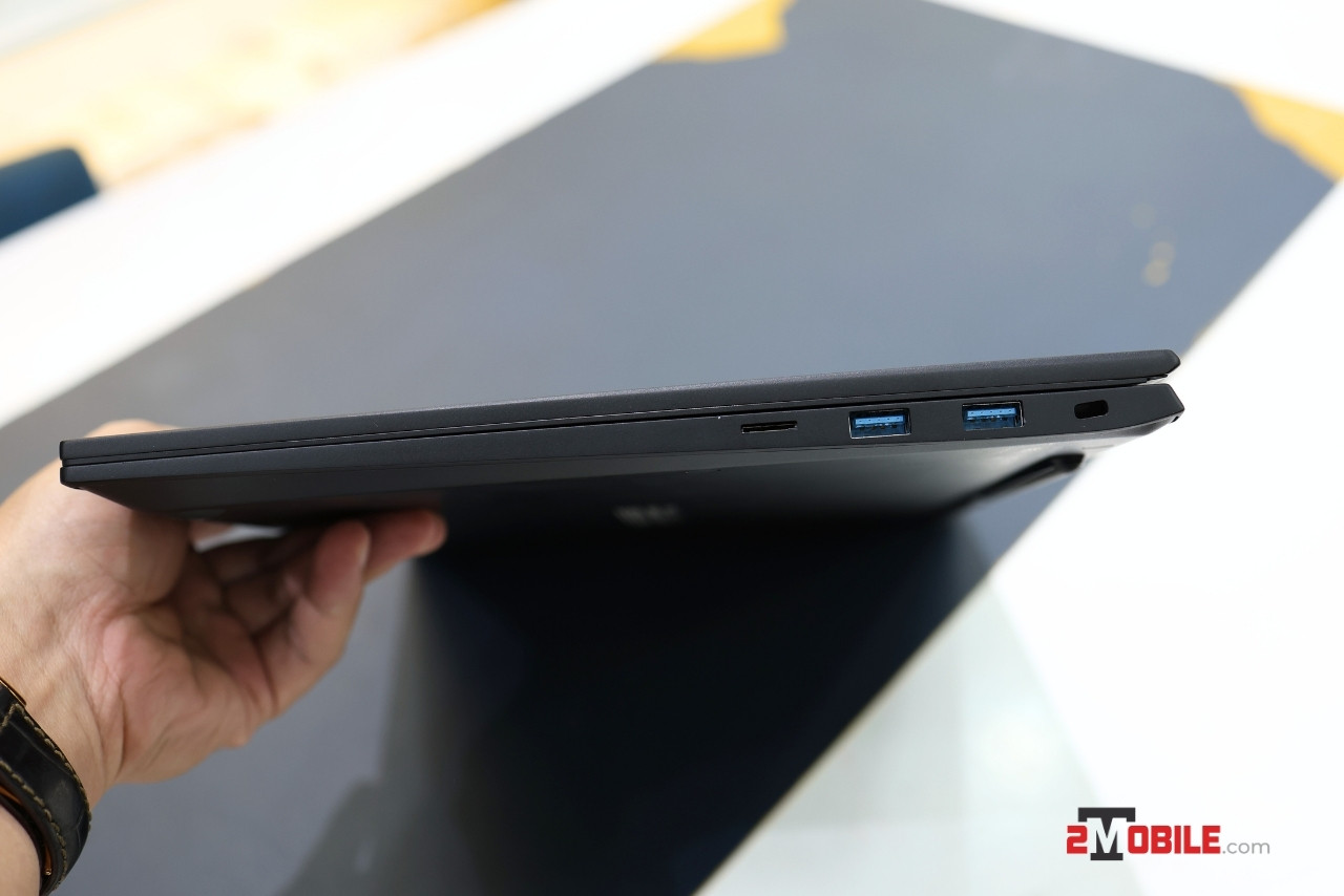 cổng kết nối phải LG Gram Pro 16Z90SP