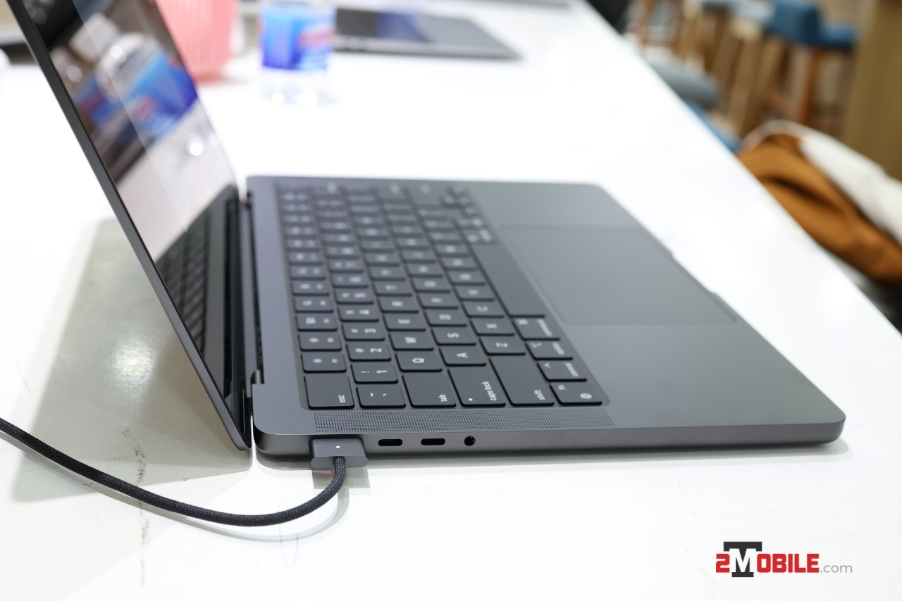 Cổng kết nối trái Macbook Pro M4 14 inch 2024