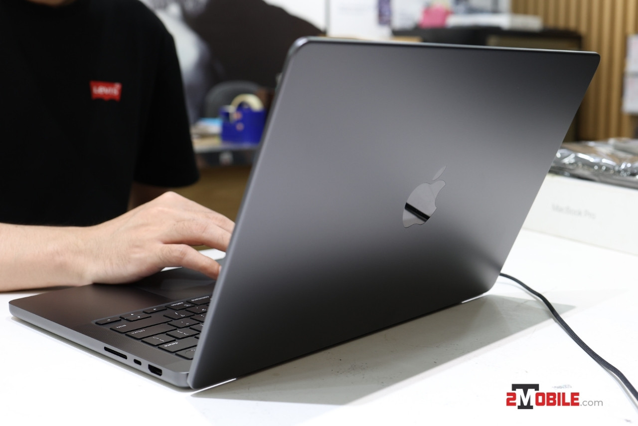 Cổng kết nối phải Macbook Pro M4 14 inch 2024