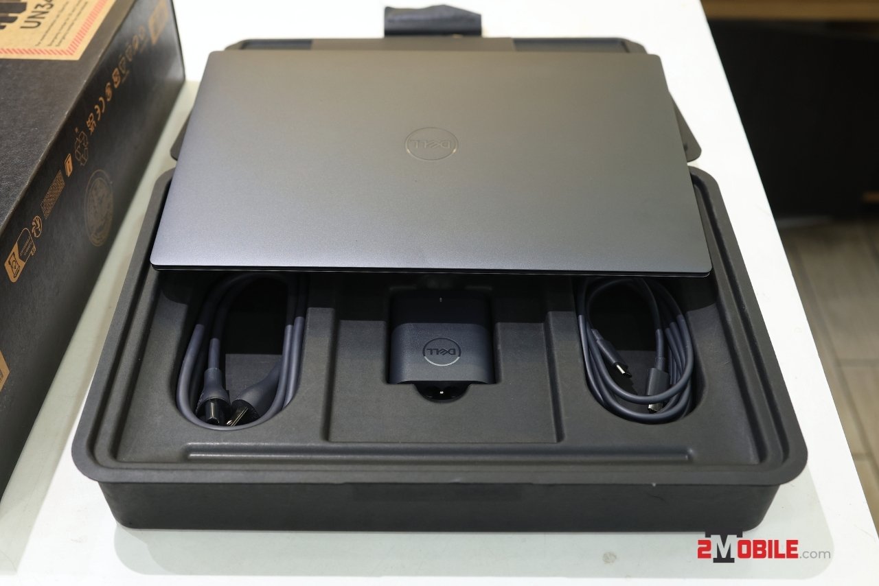 Bên trong hộp Dell XPS 13 9350
