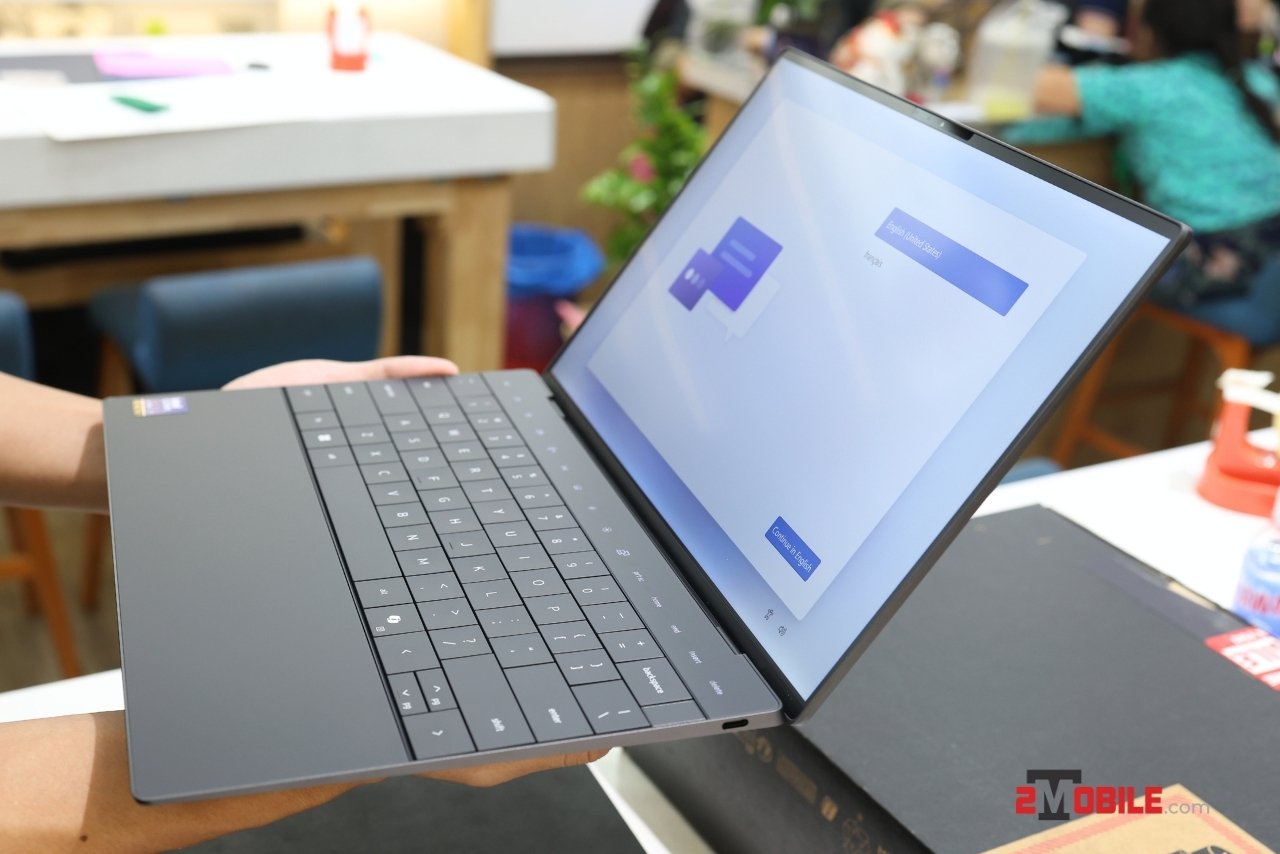 Cổng kết nối bên phải Dell XPS 13 9350