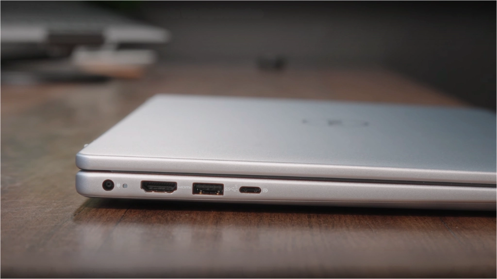 Cổng kết nối trái Dell Inspiron 5440